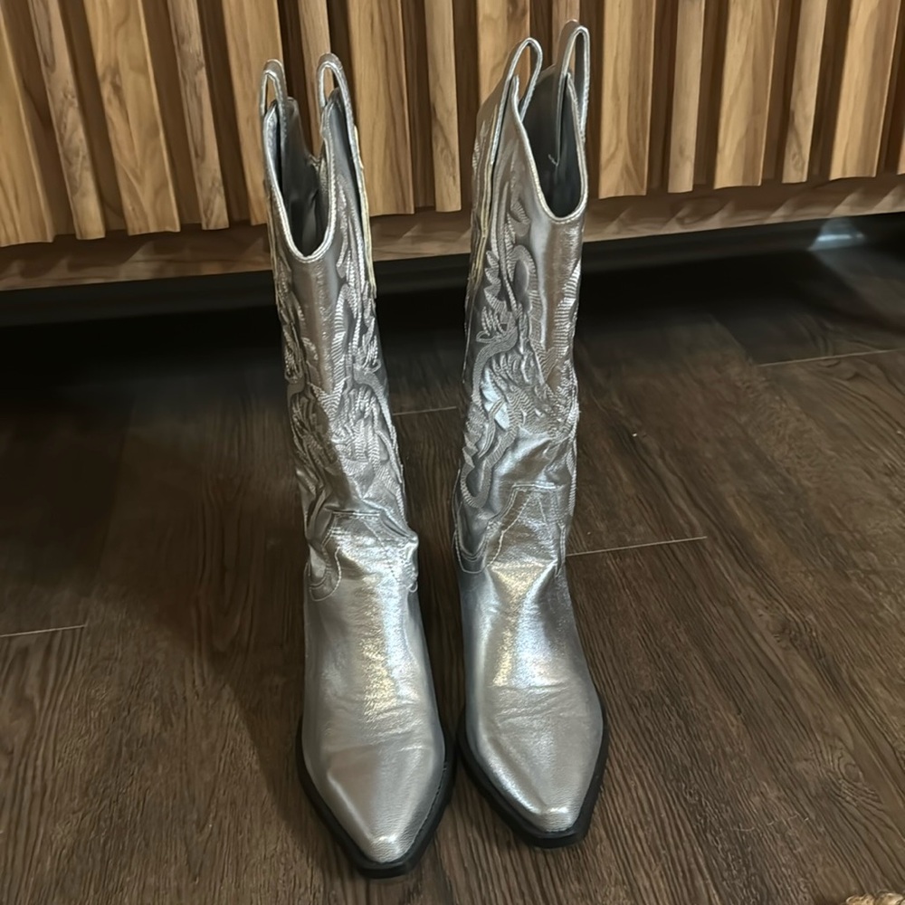 Silver Cowboy Boots, Sz 7